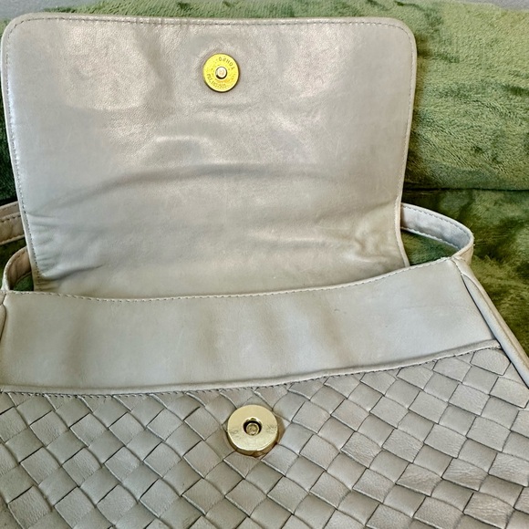 Bottega Veneta Woven Crossbody Bag - Picture 5 of 8